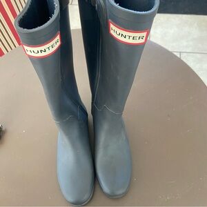 Hunter Tall Backstrap Boots in Grey with Black Stripe. Women's 6 EU 37